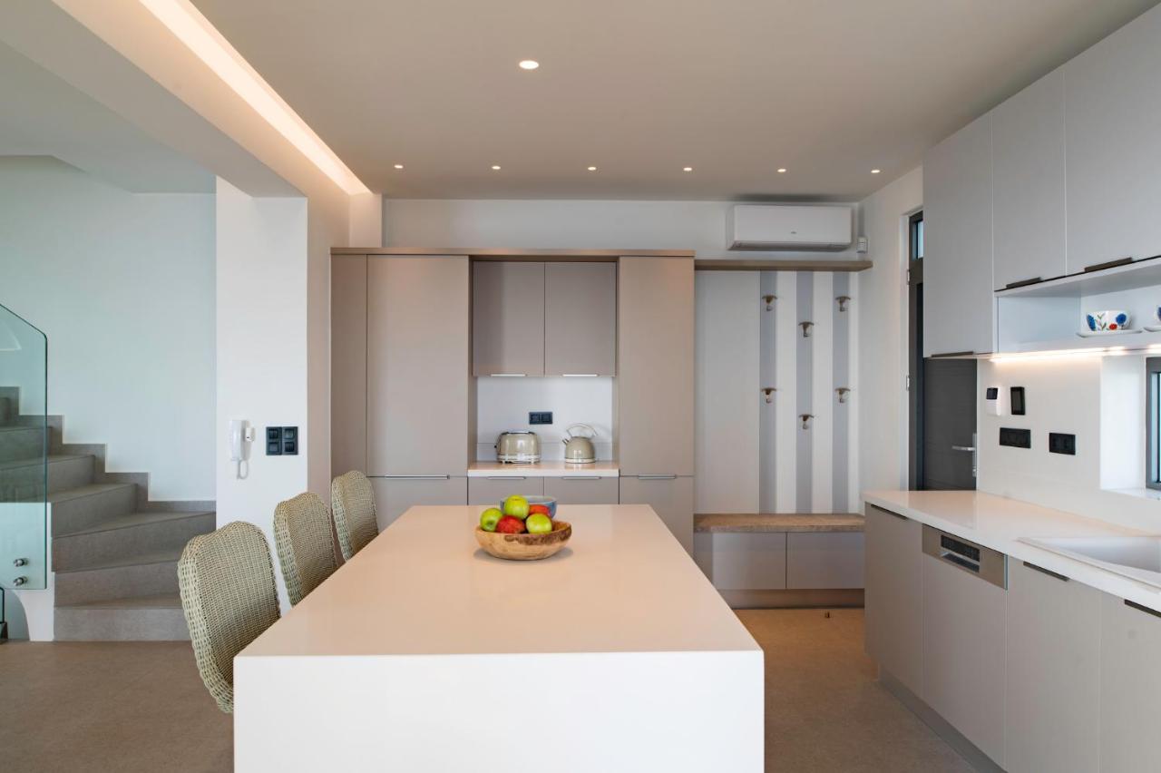 Rozites Luxury Beachfront Villa, By Hellocrete Kerames Exterior foto